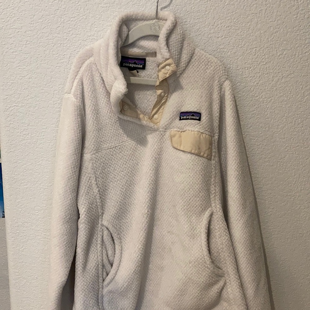 white patagonia pullover